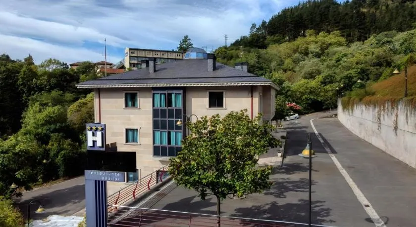 Hotel Eibar - Image 1