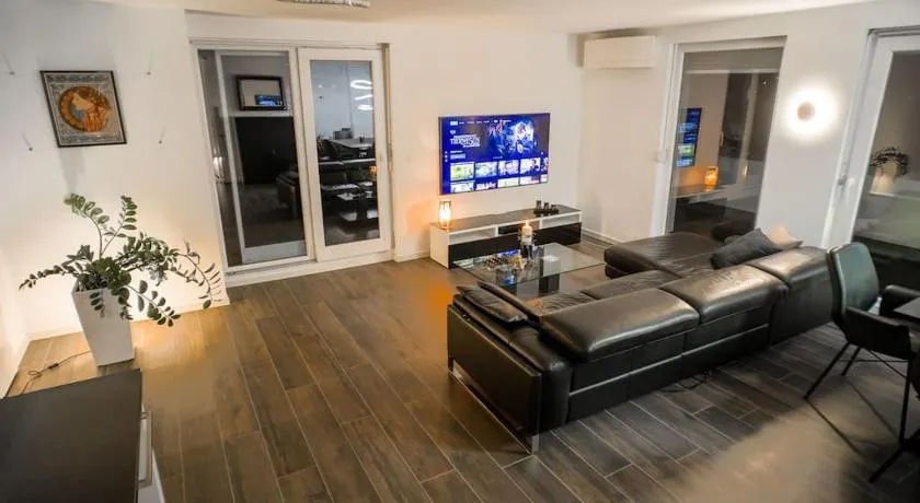 Luxury 口 Studio Knox PrimeTV 口 8min zum S-Hbf - Image 1