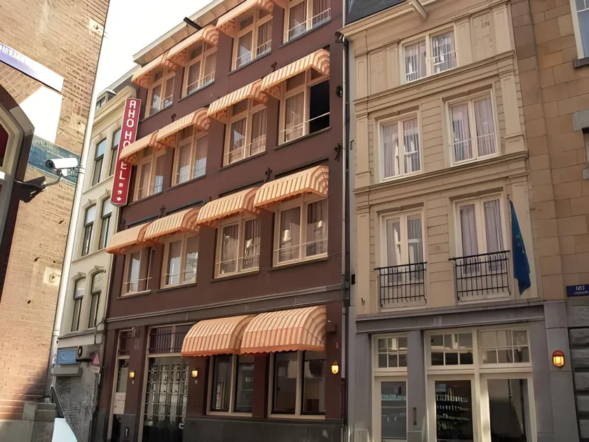 Rho Hotel - Image 1