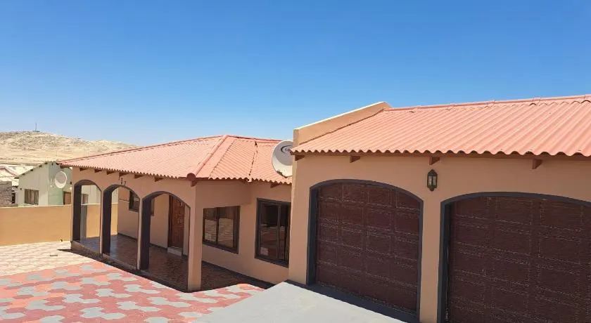 JJP SELF CATERING - Three bedroom house - Image 1