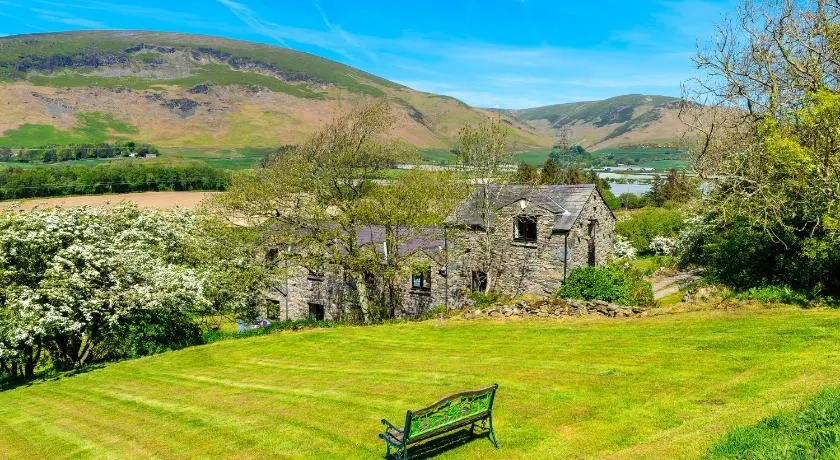Hole House Farm - Image 1