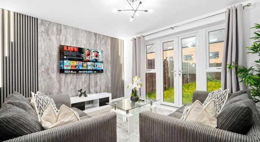 Charming 2-Bedroom Home - Garden & Driveway Parking 20SL - Image 1