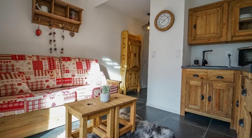 Le Petit Chalet - Cosy studio in Lathuile for 2 people - Image 1