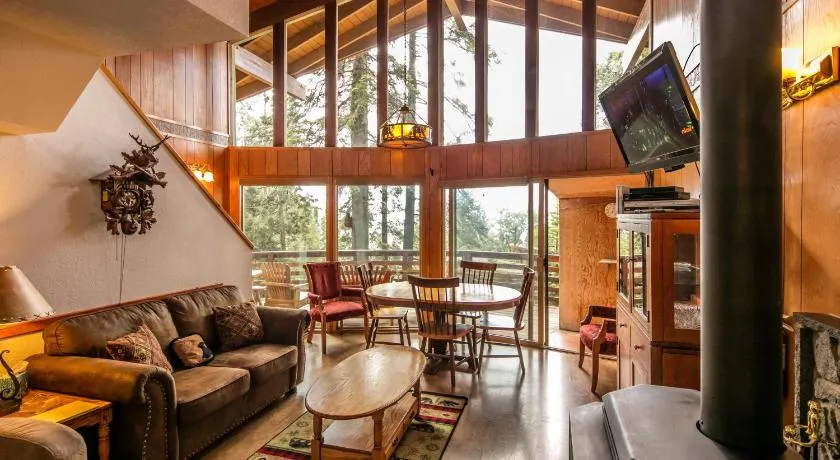 Yosemite Cub's Cabin - Image 1