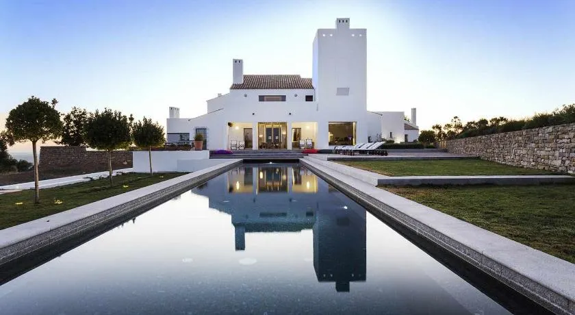 Cortijo exclusivo rodeado de un olivar centenario - Image 1