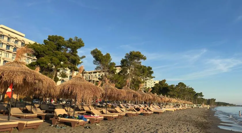 Molla Hotel Restorant - Image 1
