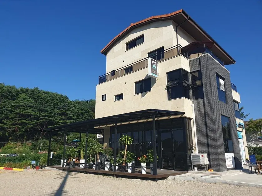 Gosung Shine House - Image 1