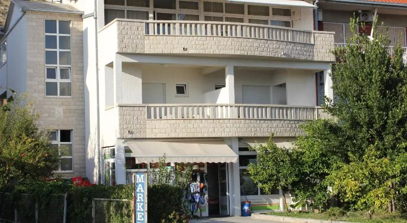 Omis Duce sandy beach apartments Mare - Image 1