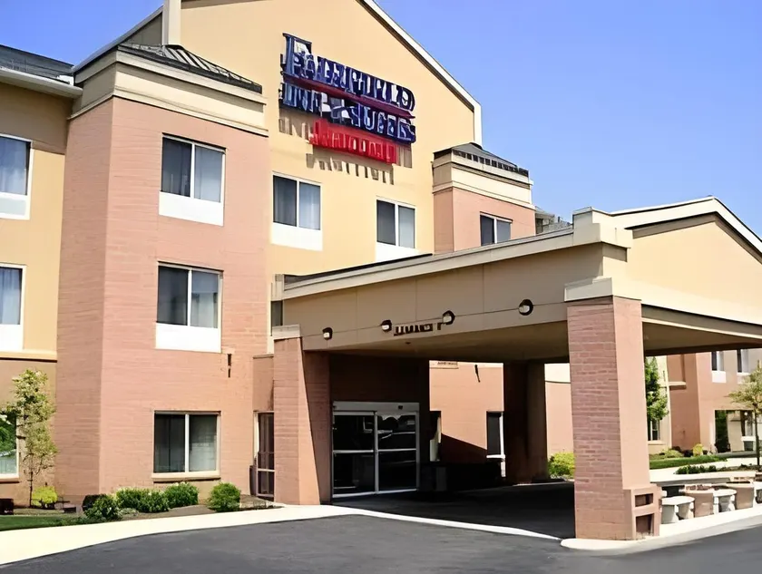 Comfort Inn & Suites Akron South - Image 1
