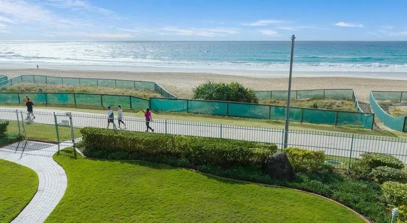 Absolute Beachfront 3BR Apartment Ocean Views Pool Spa & Tennis Court - Image 1