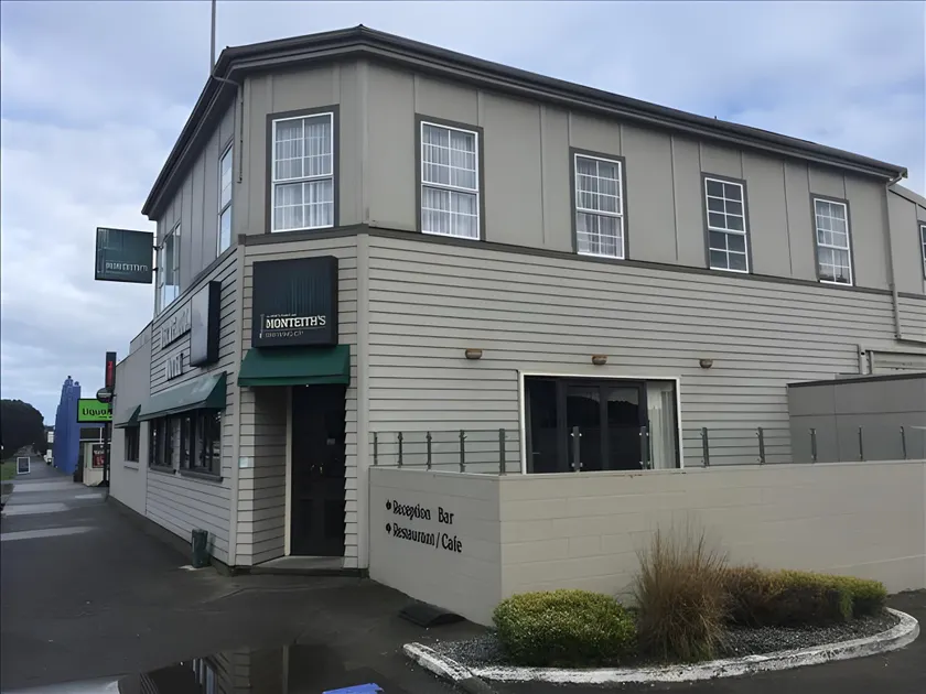Recreation Hotel - Image 1