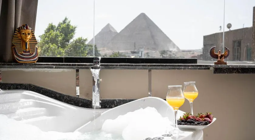 Camel Pyramids View Inn - Image 1