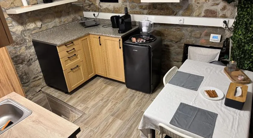 Suterénní apartmán na Hejtmánce u letiště v Mladé Boleslavi - Image 1