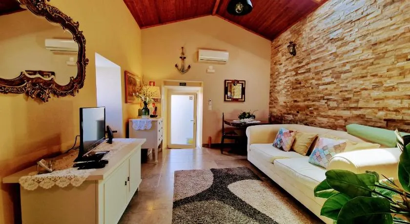 Casa das Azenhas by Lisbon Village Apartments - Image 1