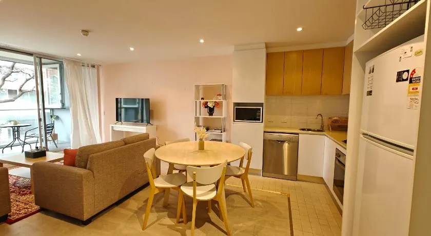 2BR CBD Apt Swimming Pool Sauna SPA CBD - Image 1
