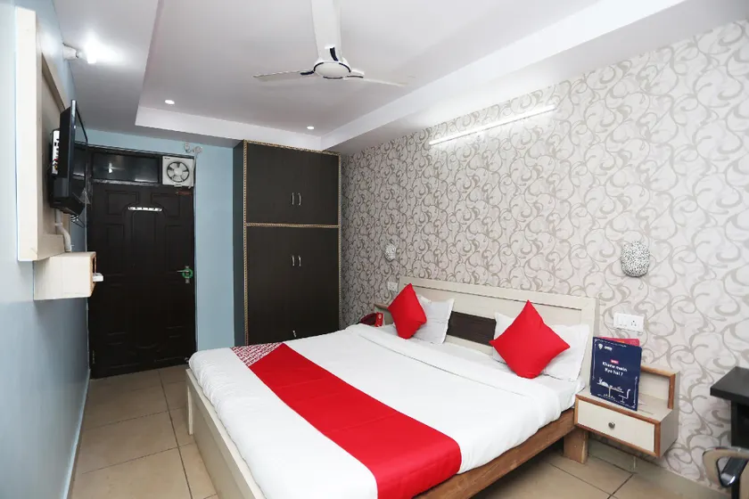 OYO Hotel New Metro Near Phoenix United Lucknow - Image 1