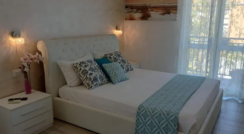 Viola di Mare Rooms and Parking - Image 1