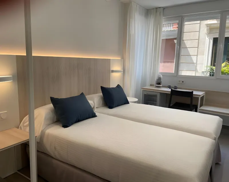 LC Hotel Urbano - Image 1