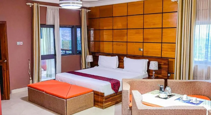 Triple Hill Hotel - Image 1