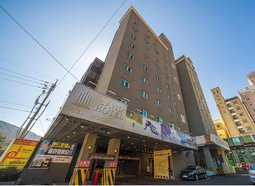 Jeongseon Land Hotel - Image 1