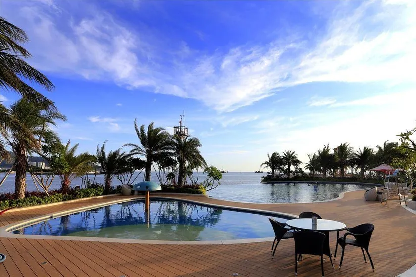 Phoenix Island Supreme Seaview Holiday Hotel - Image 1