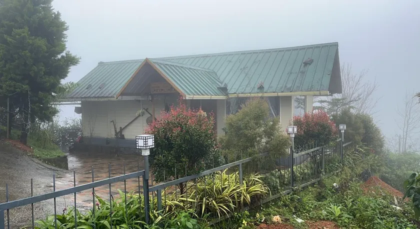 LAZY RETREAT - Image 1