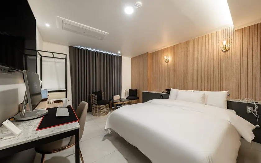 Hwaseong Wall Hotel - Image 1