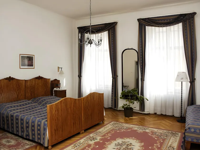 Maroon & Moss Residence - Image 1