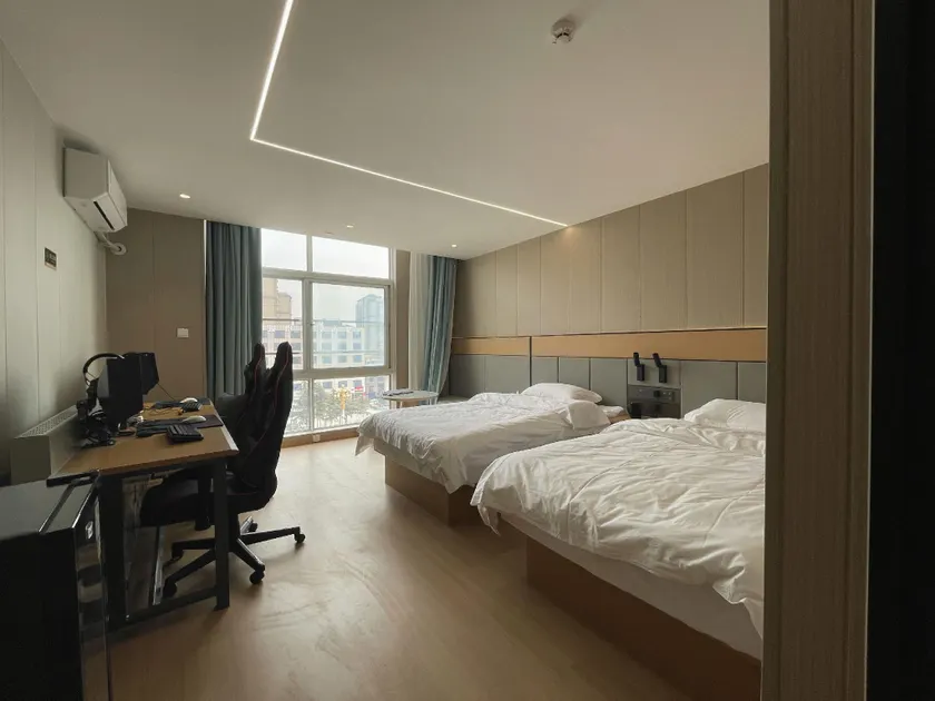 iwan eSports Hotel - Image 1