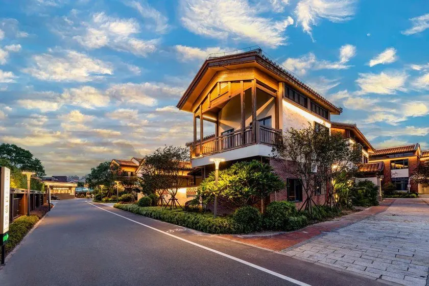 Longjiang Years Hot Spring Hotel - Image 1