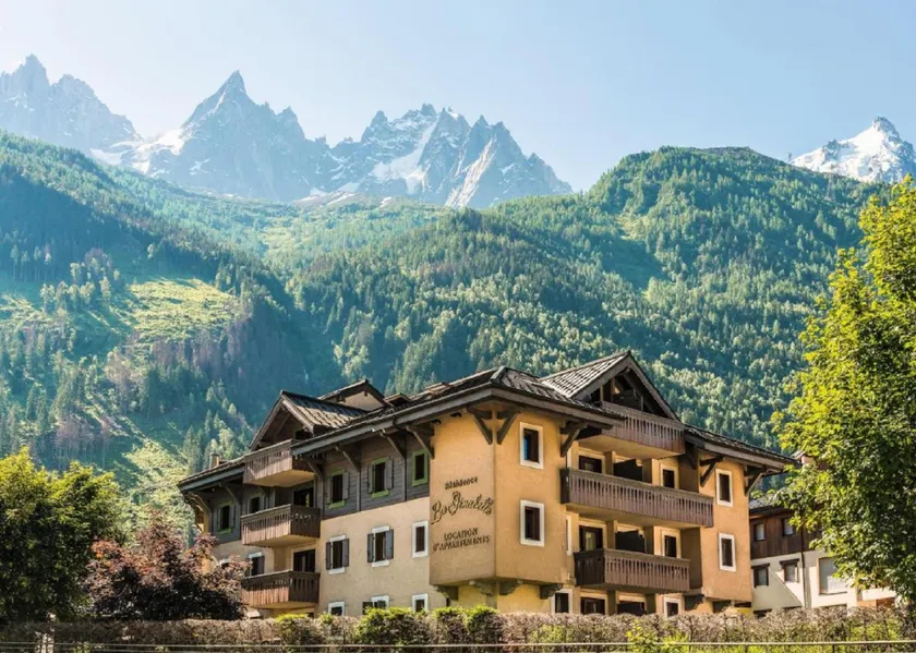 Agréable appartement adapté aux familles avec jardin, piscine et sauna | Vue montagne | À côté du ski - Image 1