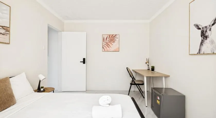 Convenient Double Stay in Vibrant Cabramatta - Shared Bathroom - Image 1