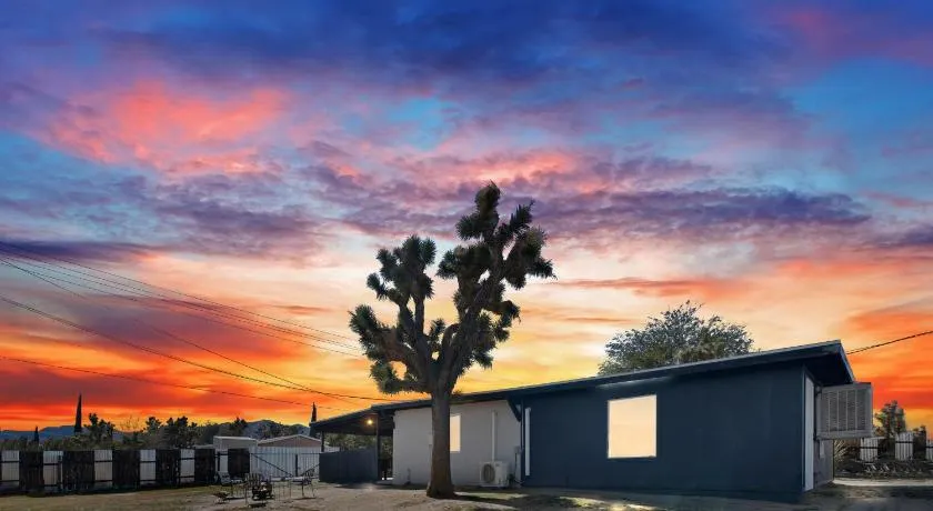 Desert Serenity in Yucca/Joshua Tree w/AC & Fire pit - Image 1