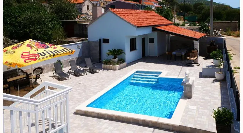 Villa Luketini Dvori, Primošten - Image 1