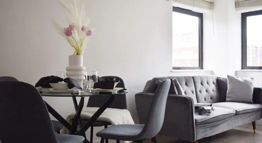 Cosy two bedroom in Romford - Image 1