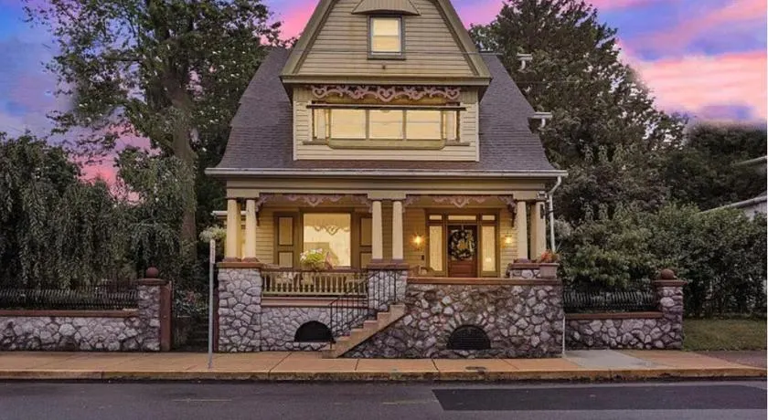 The Manheim Manor - Image 1