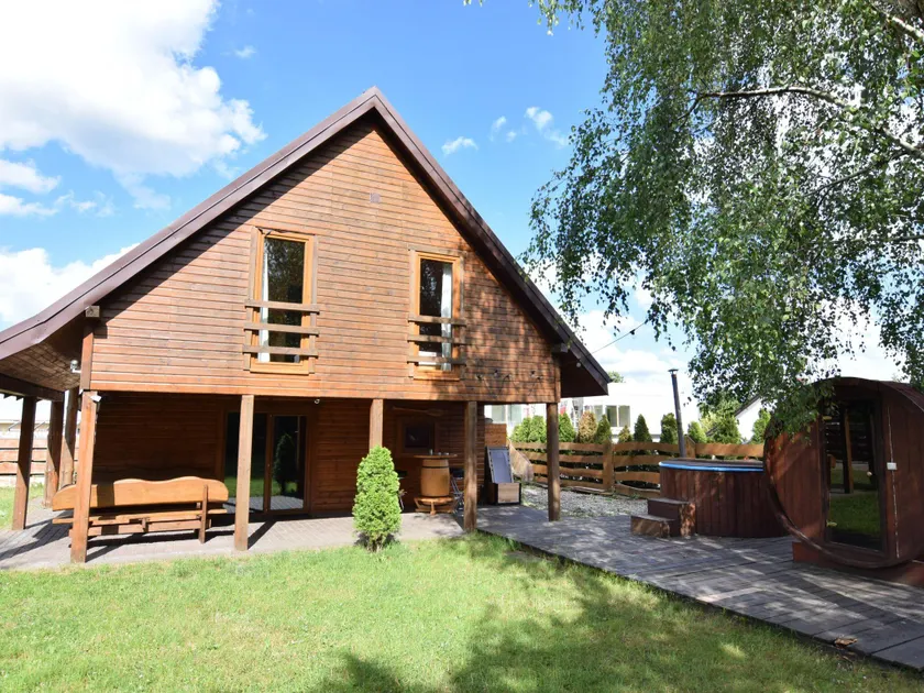 Holiday home with sauna and hot tub at the lake - Image 1