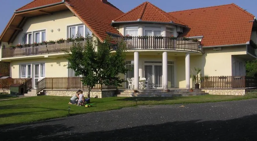 Szalóky Apartmanház - Image 1