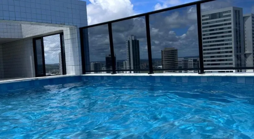 Flat para até 4 pessoas em Boa Viagem com Piscina, Wifi 500Mbps, localizado a 350 metros da Praia - Image 1