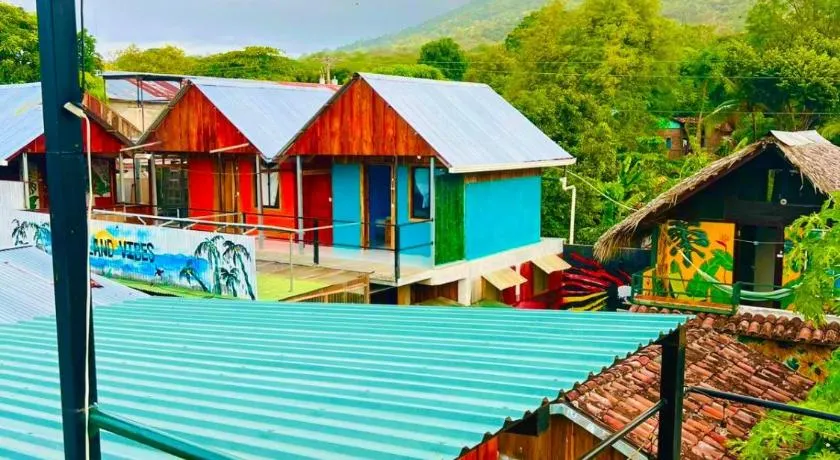 Lazy Crab Hostel - Image 1