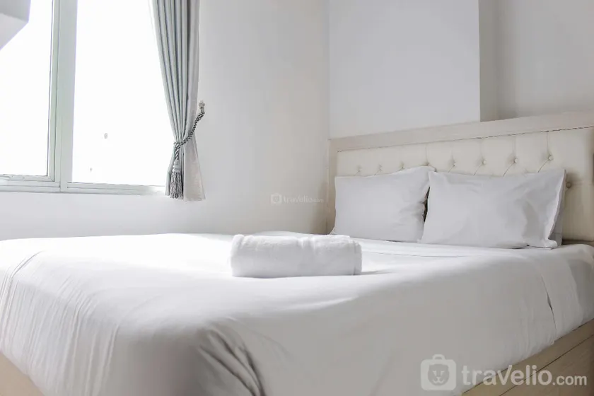 Comfortable 2BR Bassura City Apartment near Bassura Mall By Travelio - Image 1