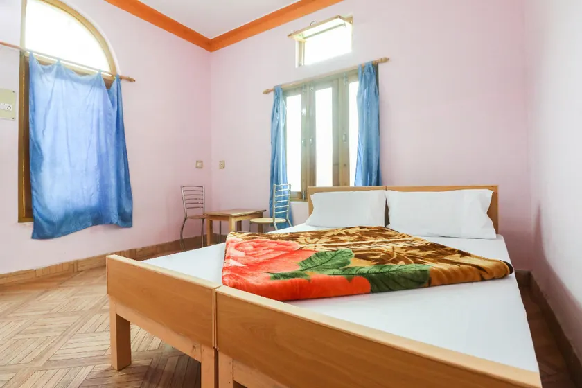 SPOT ON 45345 Hotel Krishna Residency - Image 1
