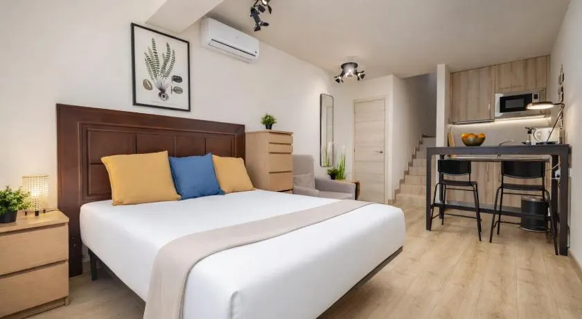 Beachfront Design LUX Studio Apartment - Image 1