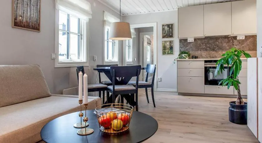Nyrenoverat gårdshus på havstomt med hög standard - Image 1