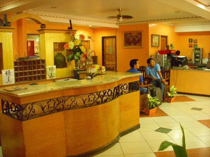 Plaza Maria Luisa Suites Inn - Image 1