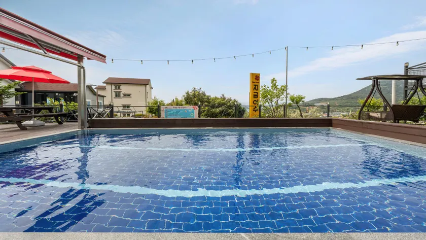Jigeum Yeosu Ocean View Pension - Image 1