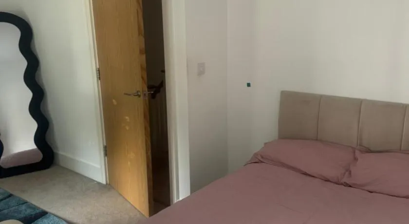 Bright and Spacious Double Room - Image 1