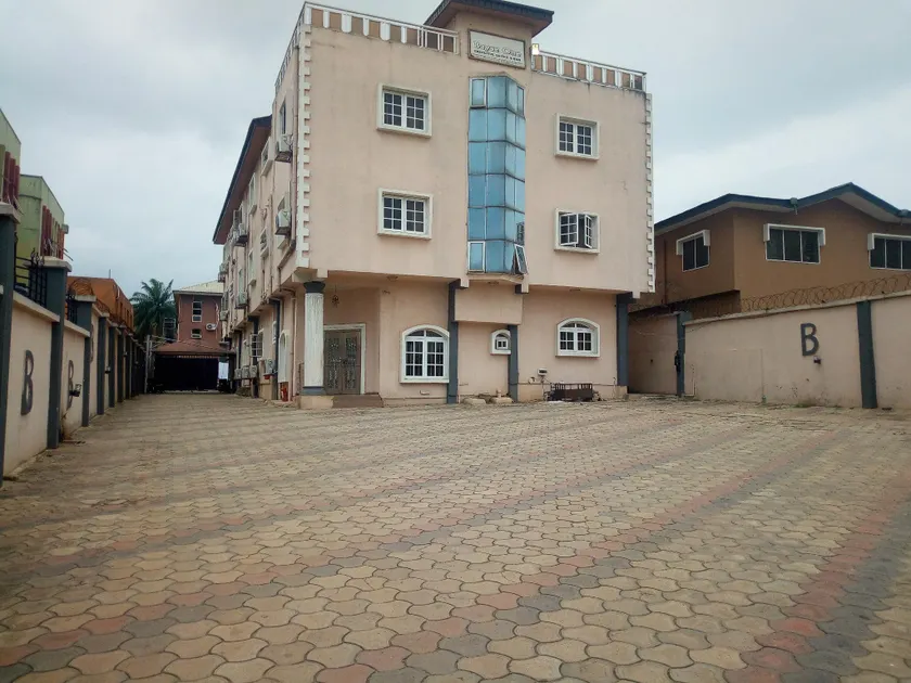 Bayse One Executive Suites  and Bar - Image 1