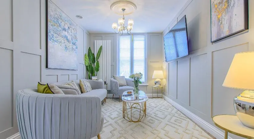 Harper Luxe Serviced Apartments Dunstable - Image 1
