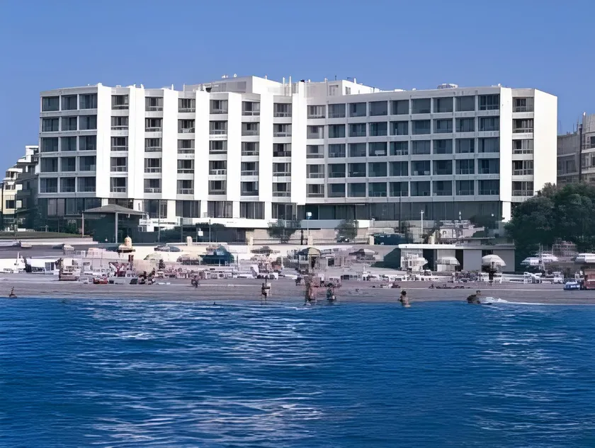 Blue Sky City Beach Hotel - Image 1